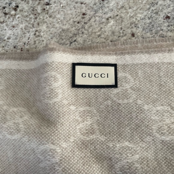 🔥GUCCI Beige/Sandy 100% Wool Scarf– Brand New & Iconic! - Picture 5 of 8